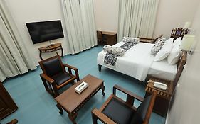 Le Colonial Suites