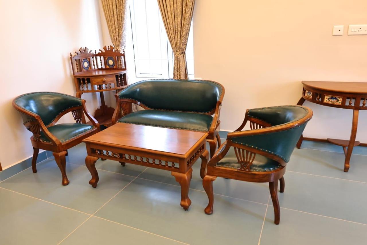 Le Colonial Suites Pondicherry Exterior foto