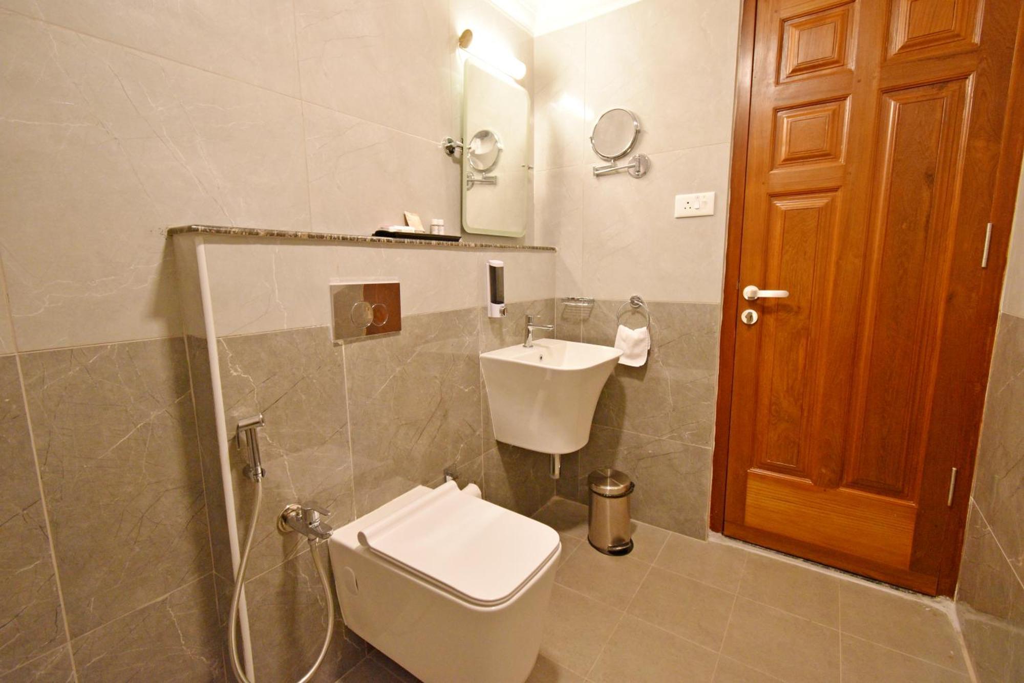 Le Colonial Suites Pondicherry Exterior foto