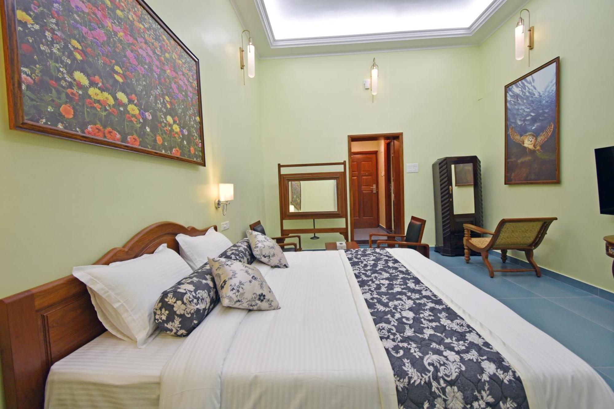 Le Colonial Suites Pondicherry Exterior foto