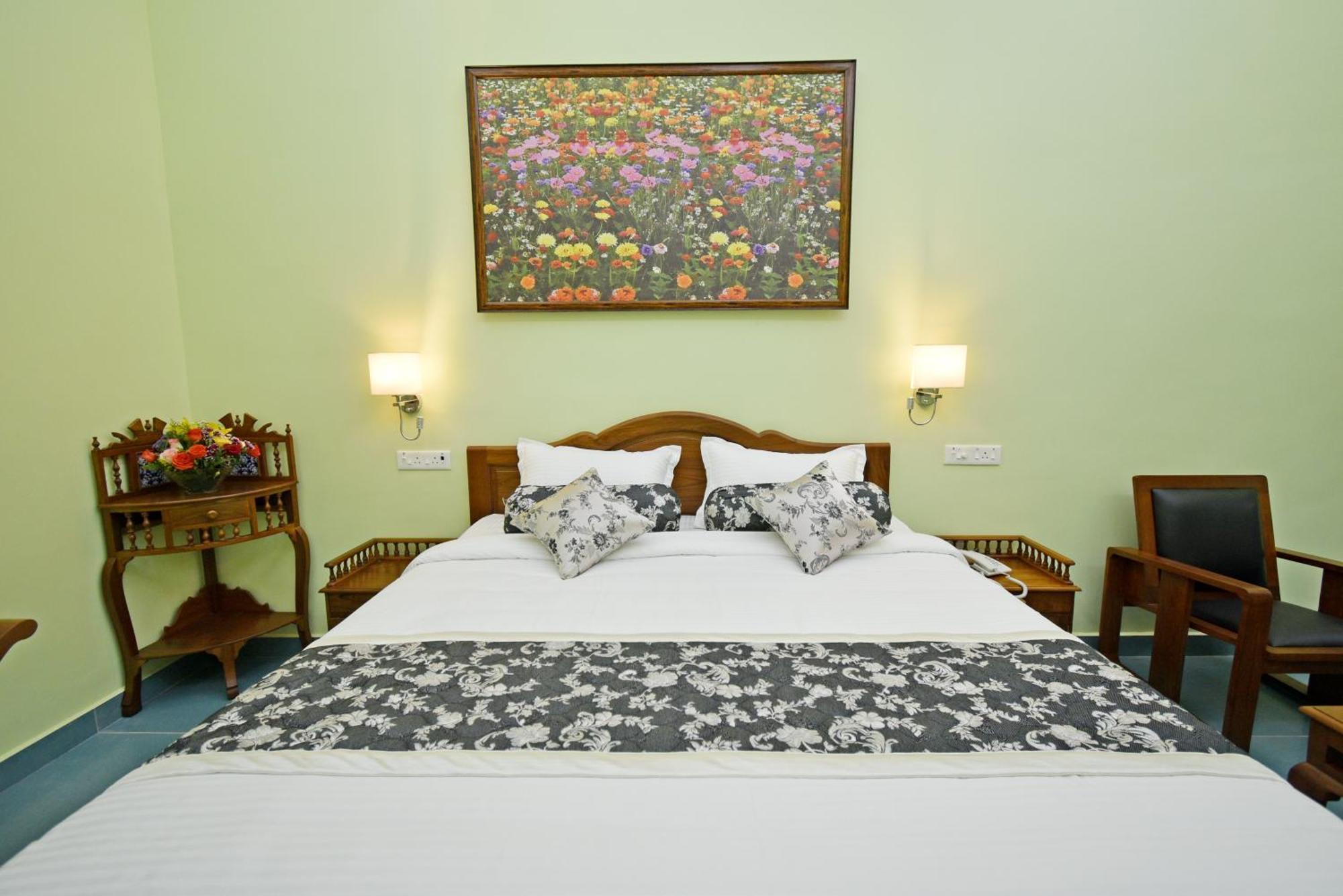 Le Colonial Suites Pondicherry Exterior foto