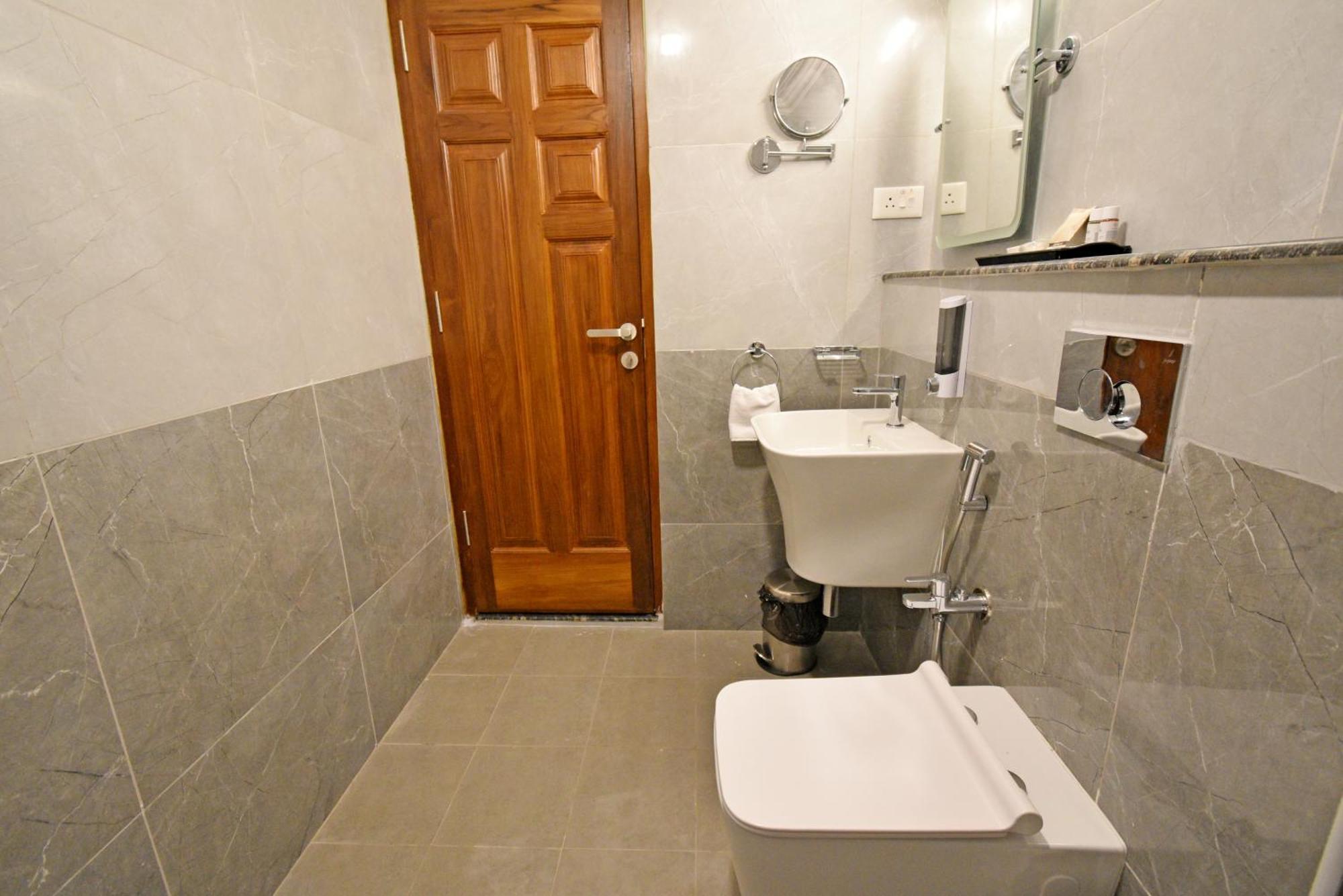 Le Colonial Suites Pondicherry Exterior foto