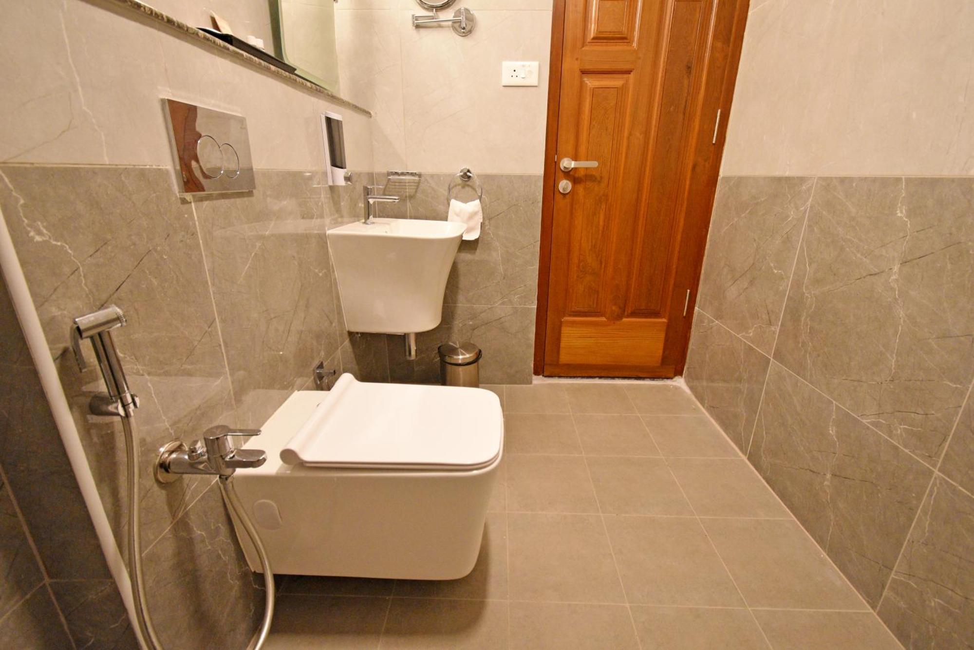 Le Colonial Suites Pondicherry Exterior foto