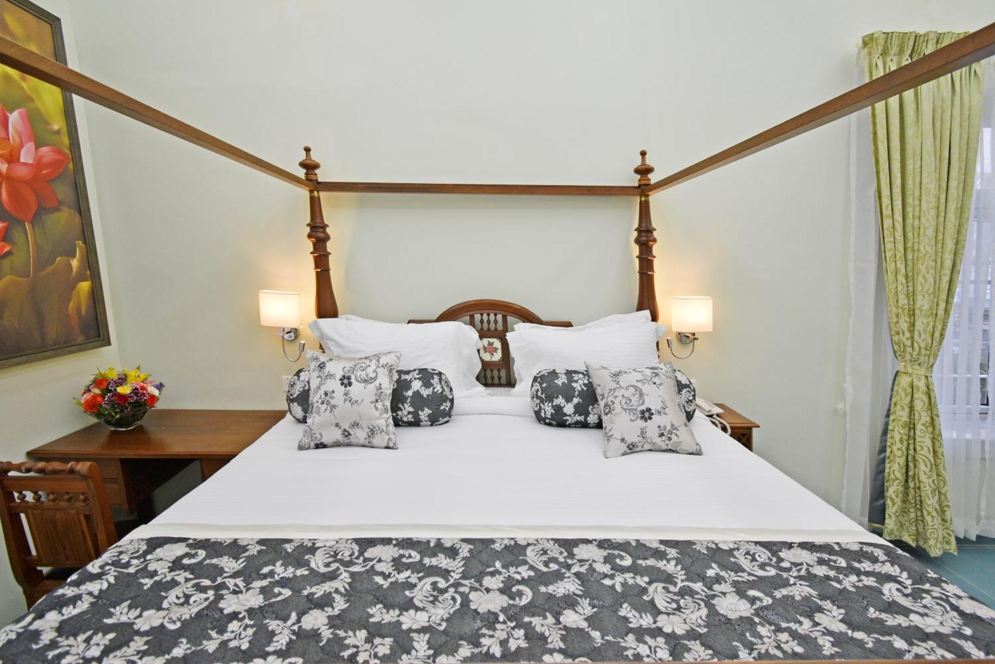 Le Colonial Suites Pondicherry Exterior foto