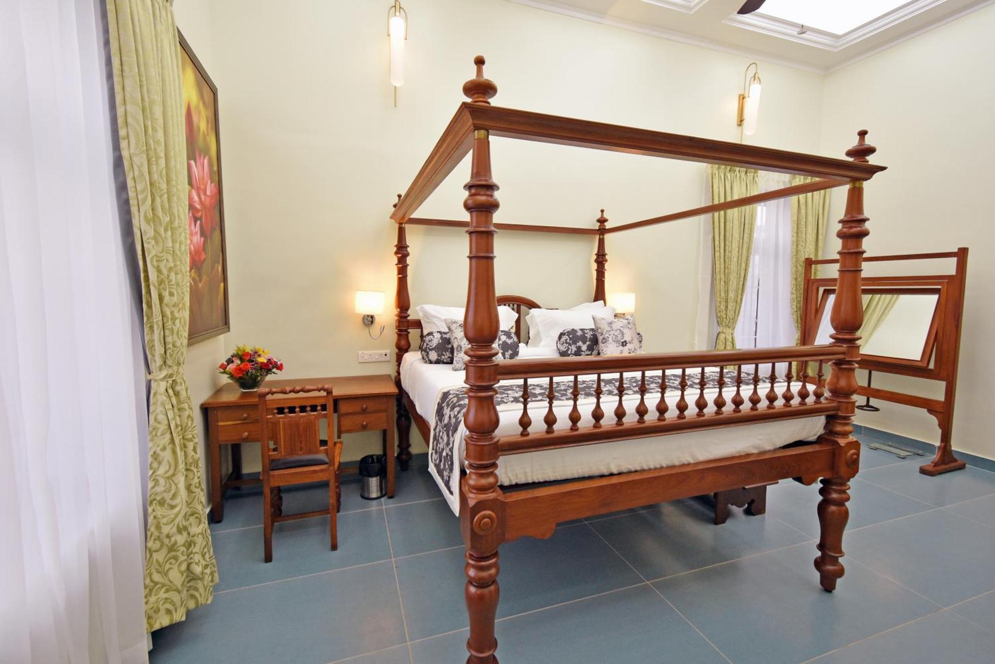 Le Colonial Suites Pondicherry Exterior foto