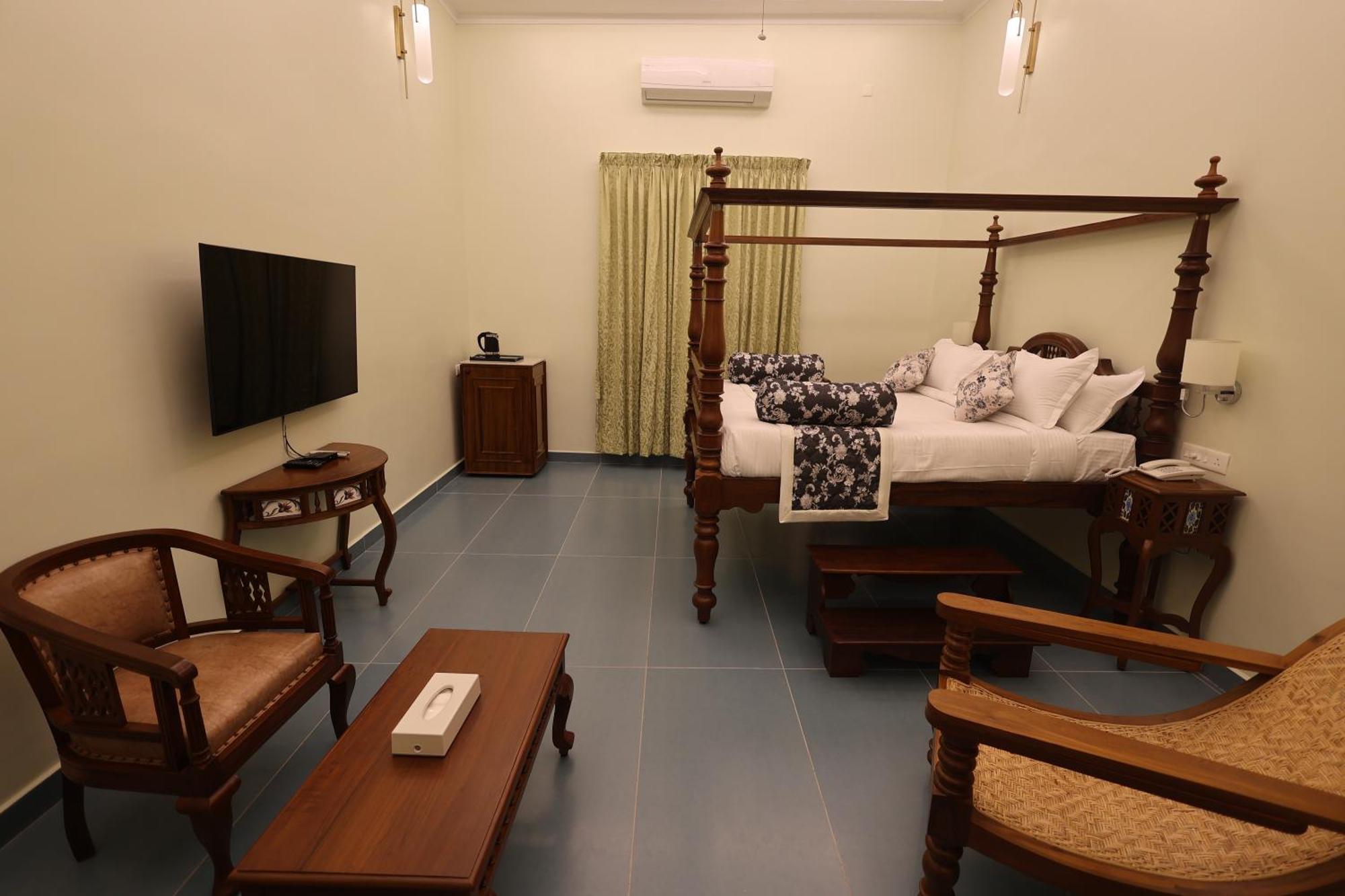 Le Colonial Suites Pondicherry Exterior foto