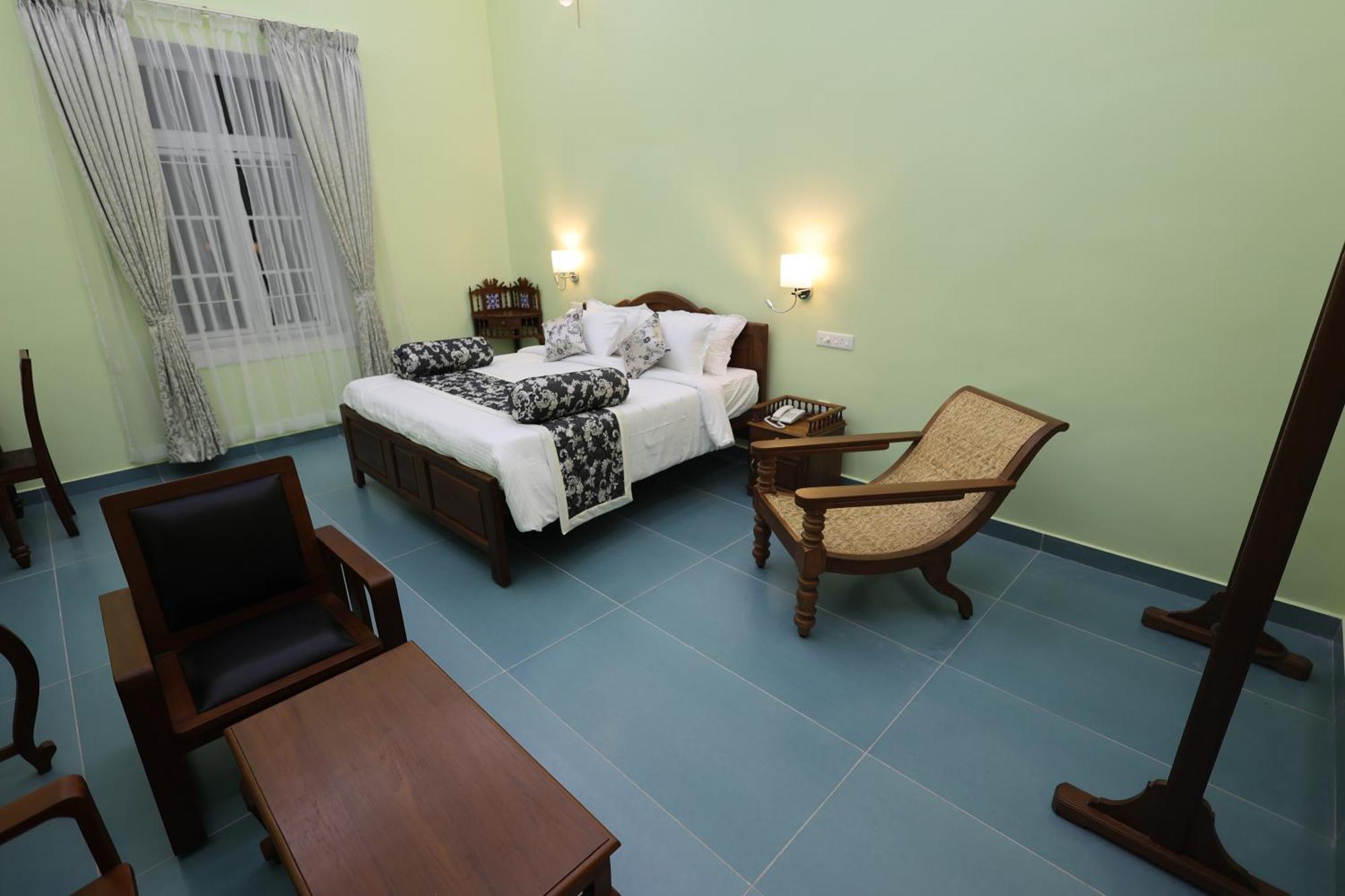 Le Colonial Suites Pondicherry Exterior foto