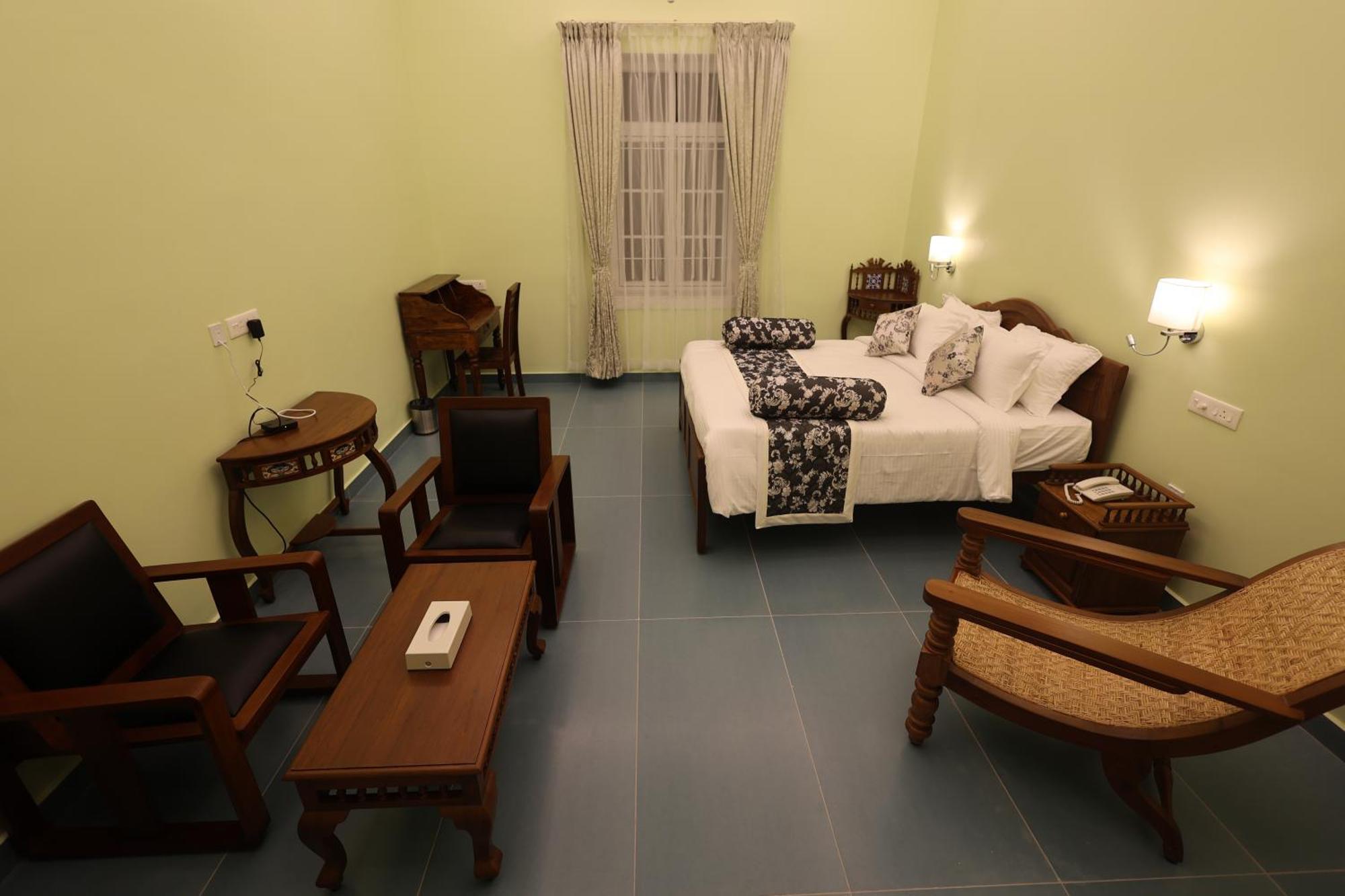 Le Colonial Suites Pondicherry Exterior foto