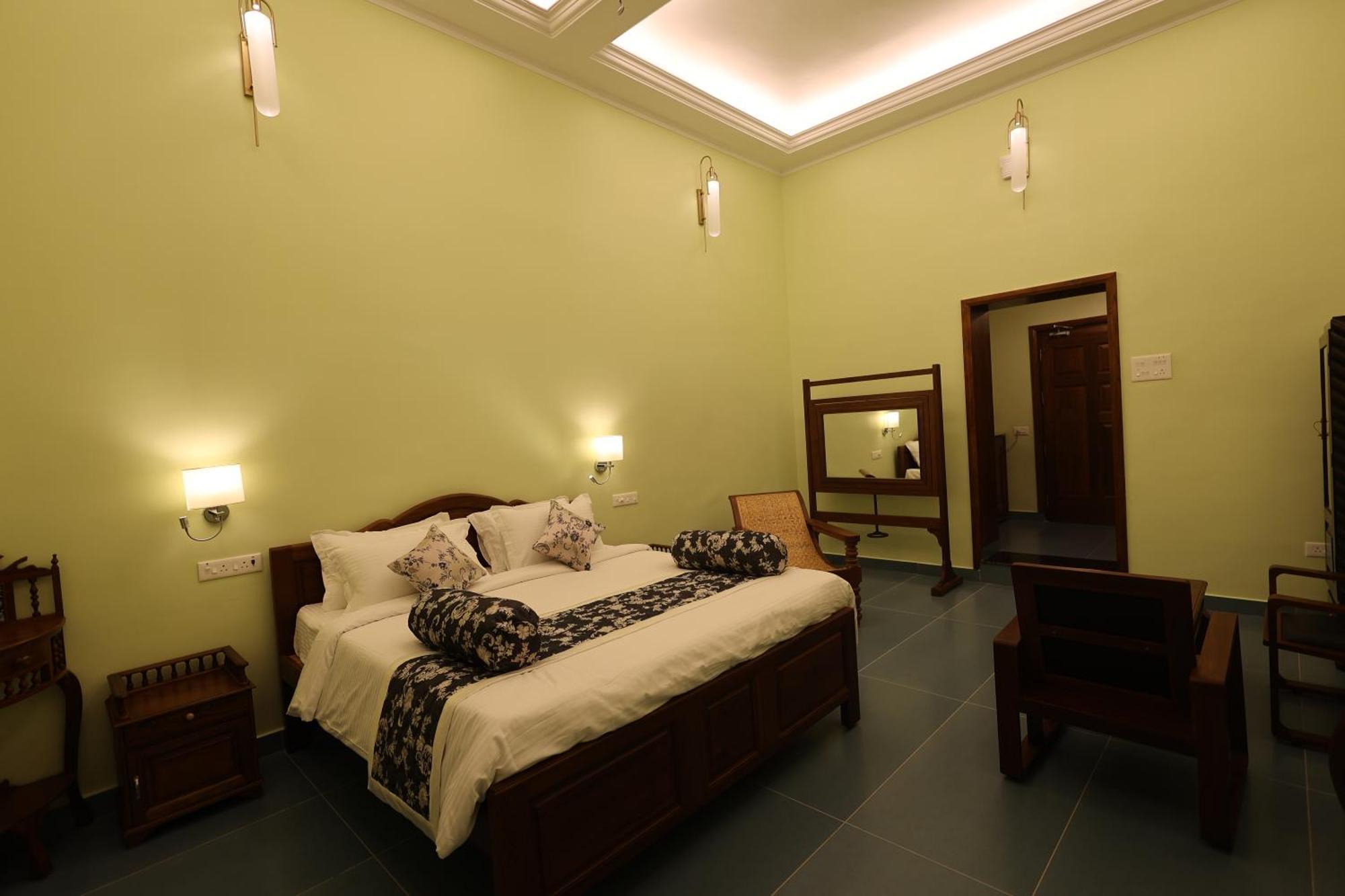 Le Colonial Suites Pondicherry Exterior foto