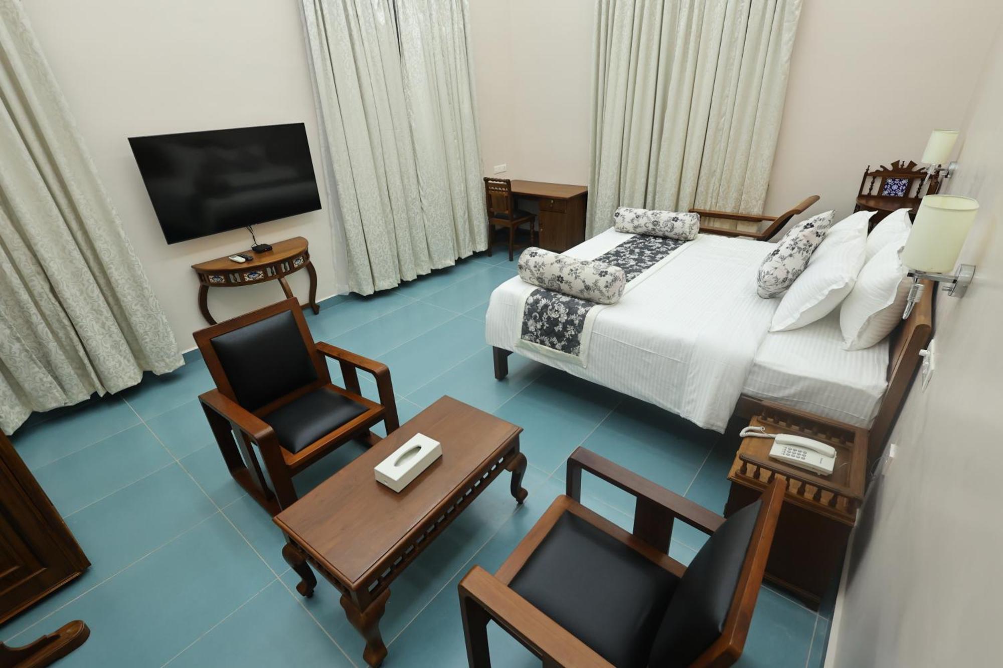Le Colonial Suites Pondicherry Exterior foto
