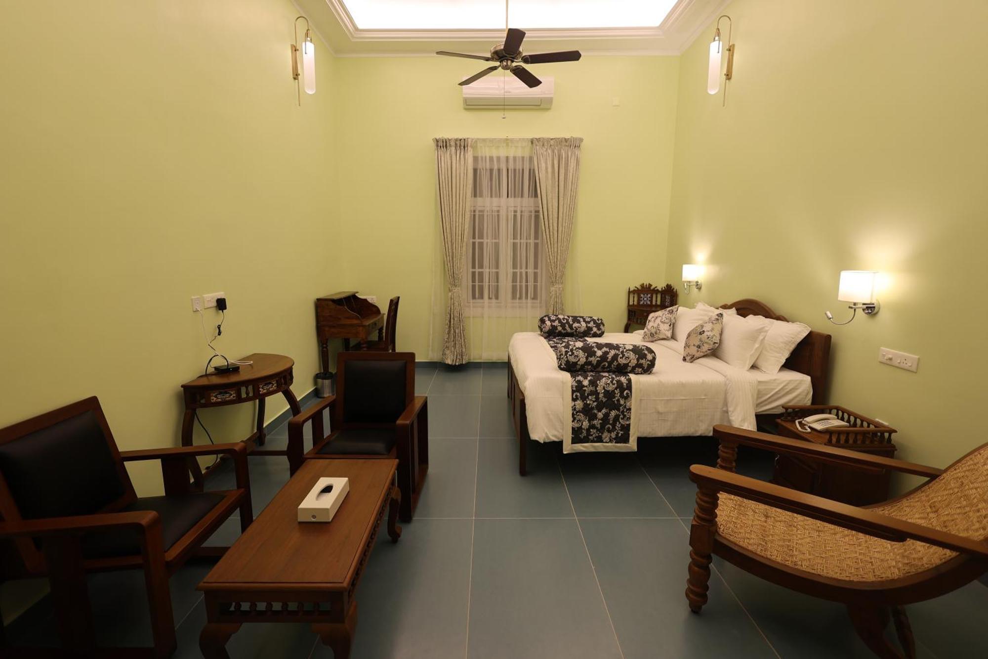 Le Colonial Suites Pondicherry Exterior foto